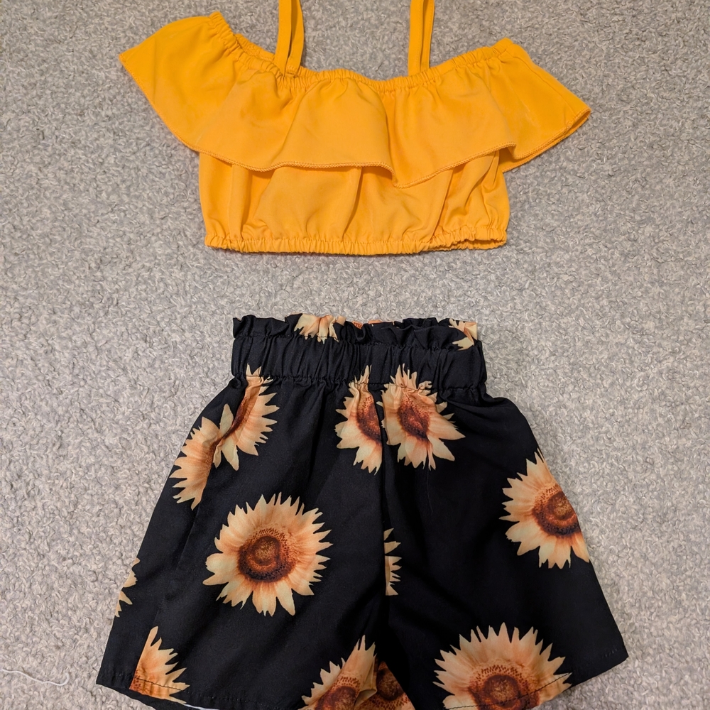 Yellow Ruffle Crop Top and Sunflower Print Shorts Set - Picture 4 of 7